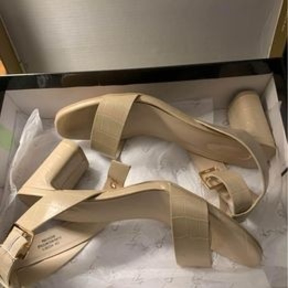 Comfort C EST. 1946 Womens Shoes Sz 10 Beige